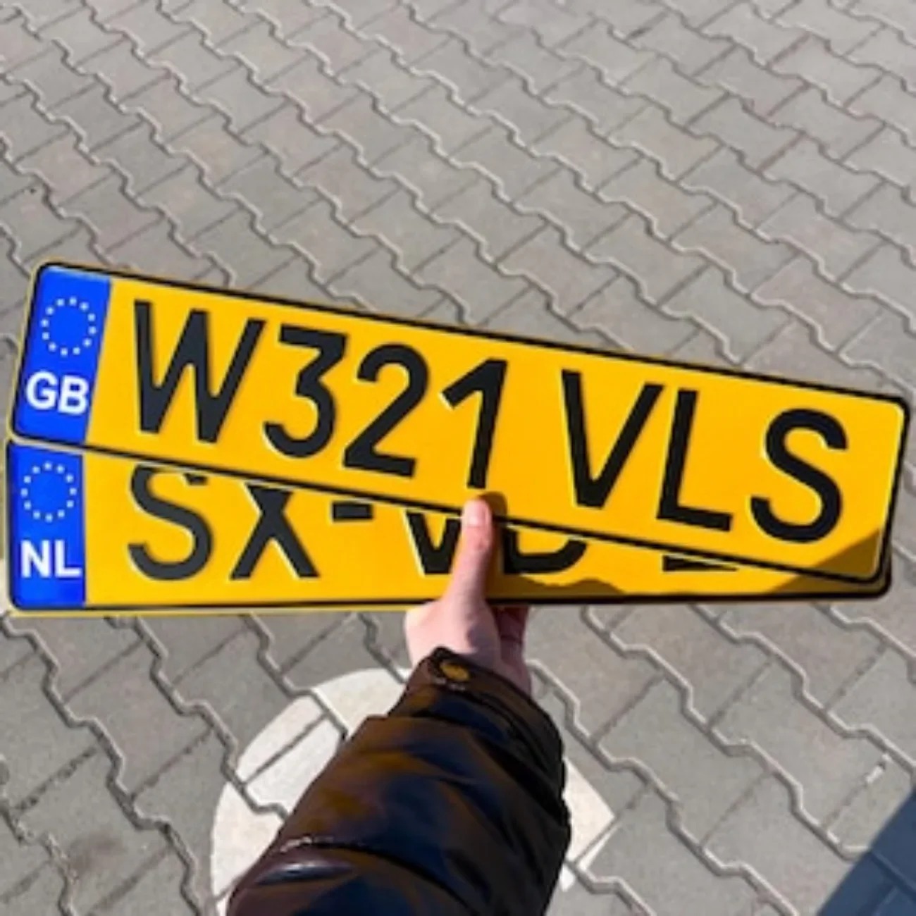 Anpassbares Nummernschild aus  – Home Decor Orange Bewertung und Preis